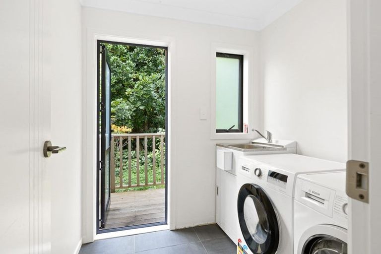 Photo of property in 18 Paturoa Road, Titirangi, Auckland, 0604