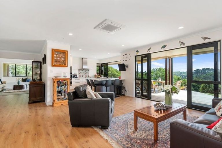 Photo of property in 119 Vaughans Road, Okura, Albany, 0792