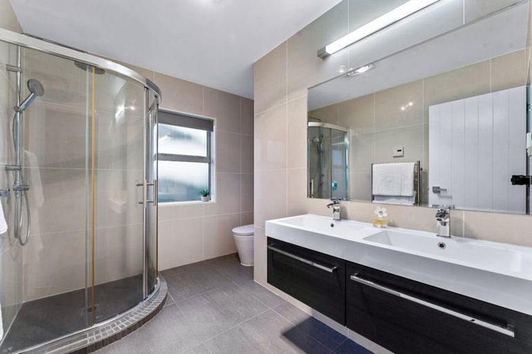 Photo of property in 463 Beach Road, Murrays Bay, Auckland, 0630