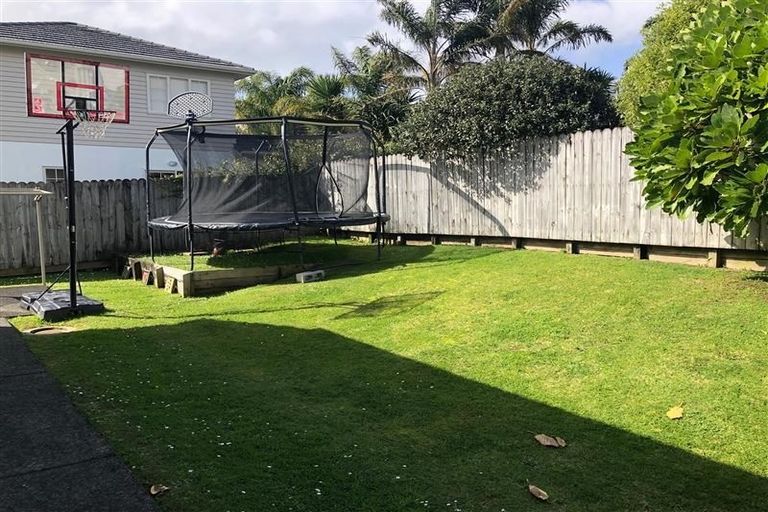 Photo of property in 12 Peachstone Lane, Henderson, Auckland, 0612