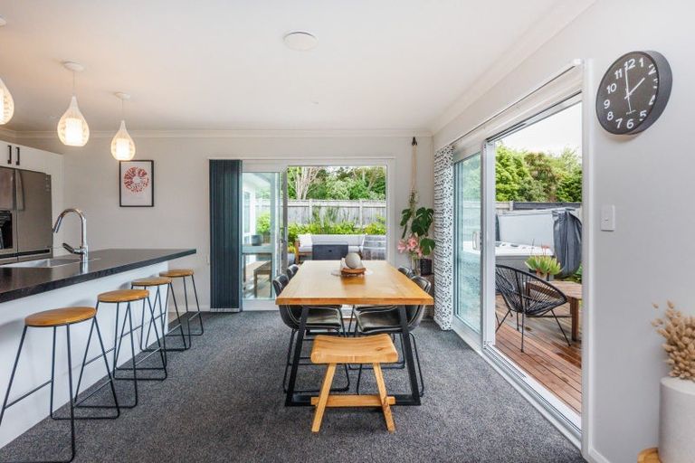 Photo of property in 41 Coutts Way, Fitzherbert, Palmerston North, 4410