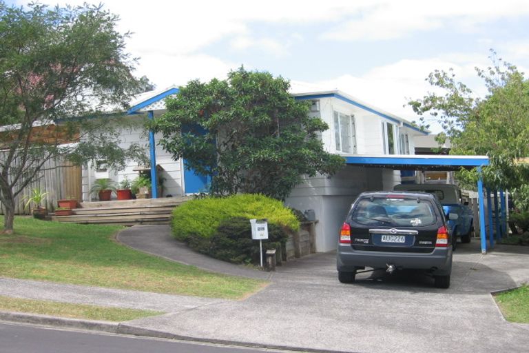Photo of property in 2/5 Fernlea Rise, Bayview, Auckland, 0629