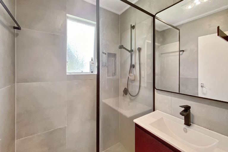 Photo of property in 6 Hughdene Place, Henderson, Auckland, 0610