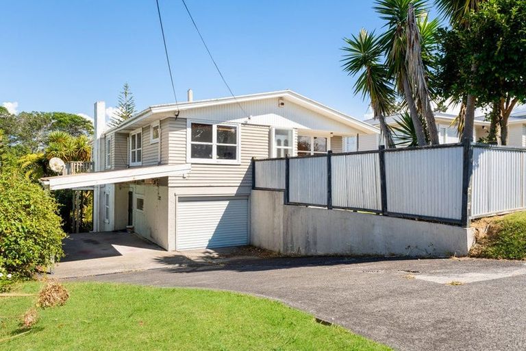 Photo of property in 11 Fordham Street, Beach Haven, Auckland, 0626