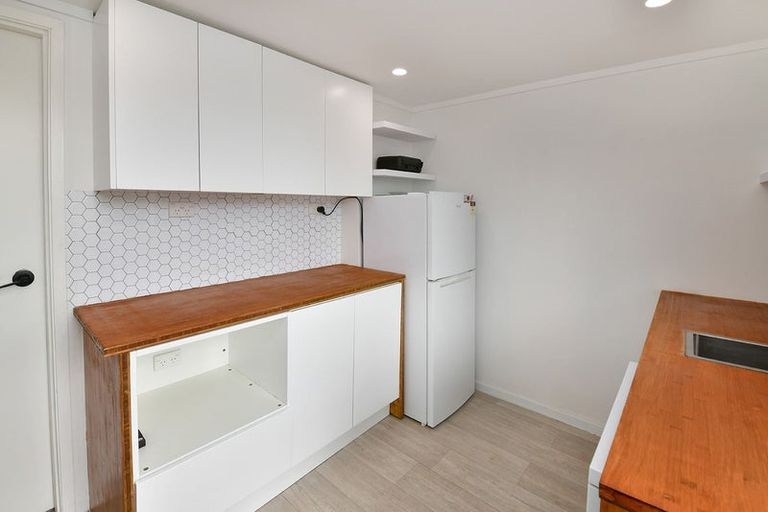 Photo of property in 33b Springs Road, Parakai, 0830