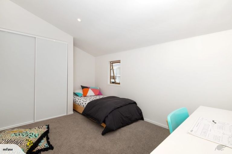 Photo of property in 2/5 Eversleigh Road, Belmont, Auckland, 0622