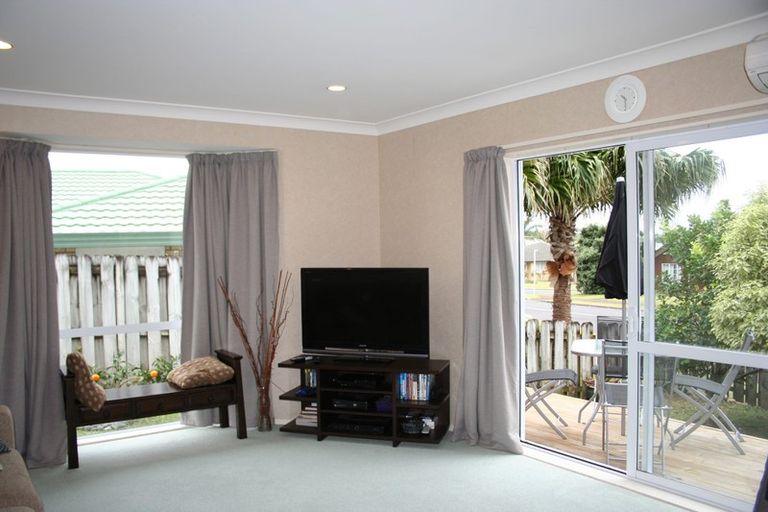 Photo of property in 5 Diana Place, Ranui, Auckland, 0612