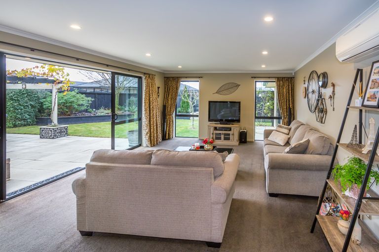 Photo of property in 21 Bernice Crescent, Yaldhurst, Christchurch, 8042