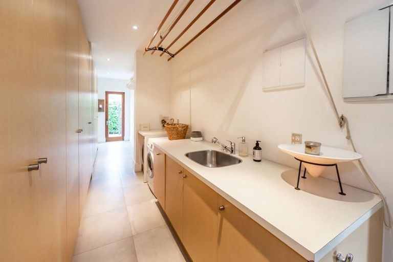 Photo of property in 27 Wroxton Terrace, Merivale, Christchurch, 8014