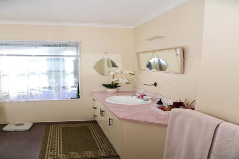 Photo of property in 4/70-76 Whiteley Street, Moturoa, New Plymouth, 4310