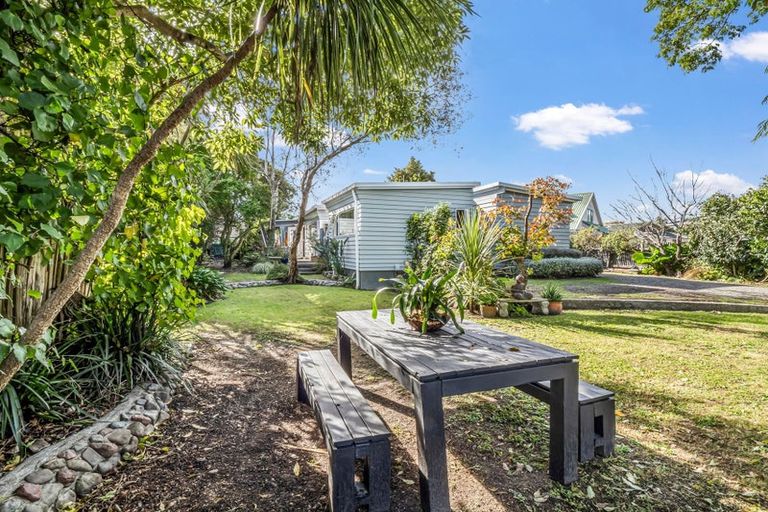 Photo of property in 105a Pahiatua Street, Hokowhitu, Palmerston North, 4410