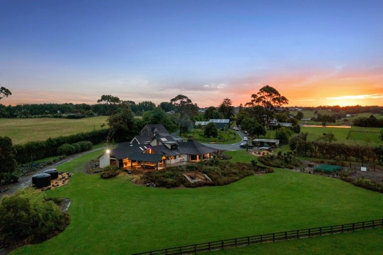 Photo of property in 255 Clifton Road, Whitford, Howick, 2571