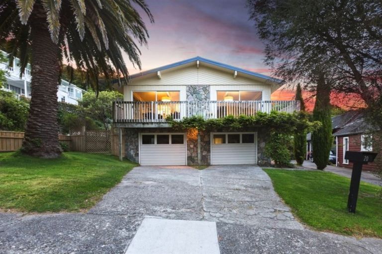 Photo of property in 20 Oak Avenue, Paremata, Porirua, 5024