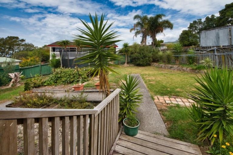 Photo of property in 14 Aldern Road, Massey, Auckland, 0614