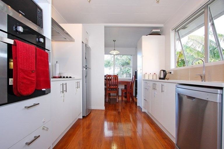 Photo of property in 28 Kivell Close, Mangere East, Auckland, 2024