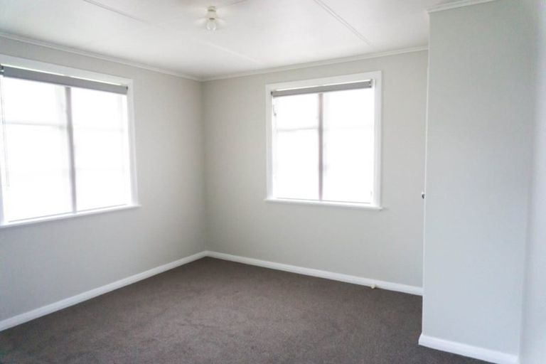 Photo of property in 36 Crewe Crescent, Hokowhitu, Palmerston North, 4410