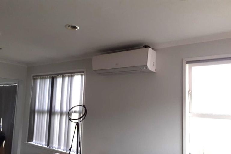 Photo of property in 10 Mcclintock Road, Massey, Auckland, 0614