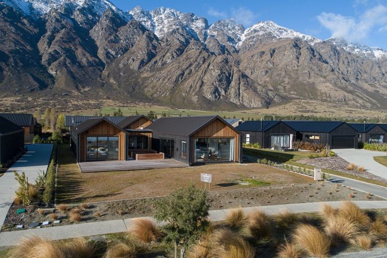 Photo of property in 19 Glenfiddich Road, Jacks Point, Queenstown, 9371
