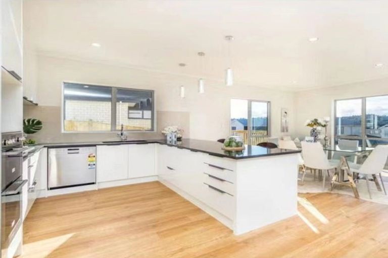 Photo of property in 11 Mettam Drive, Swanson, Auckland, 0614