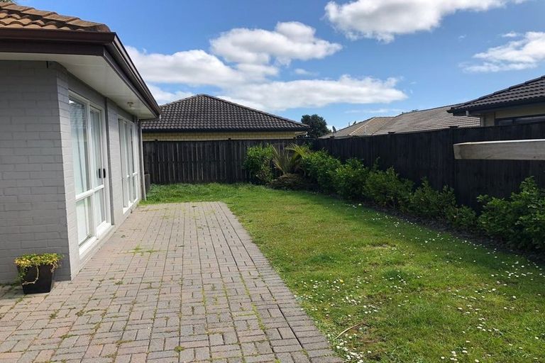 Photo of property in 35 Stranraer Crescent, Wattle Downs, Auckland, 2103