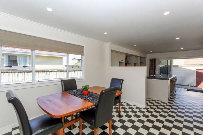 Photo of property in 11 Truby King Street, Merrilands, New Plymouth, 4312