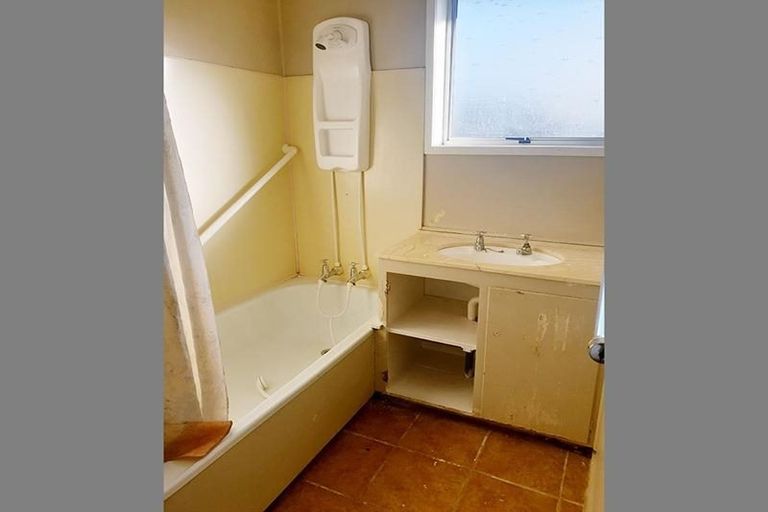 Photo of property in 1/1 Greenock Road, Ranui, Auckland, 0612