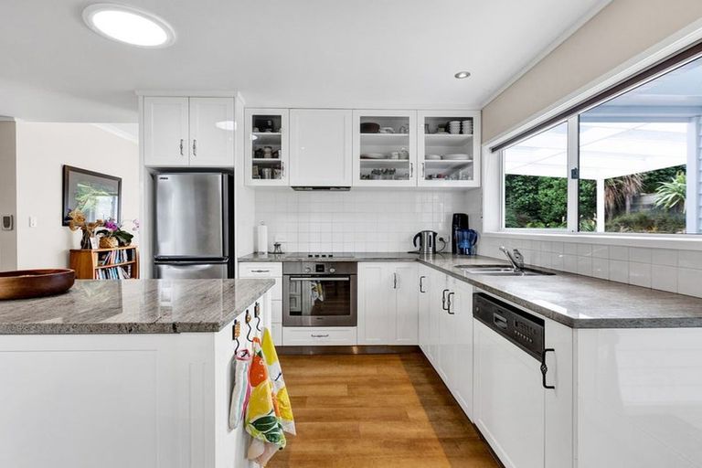 Photo of property in 4 Price Street, Westown, New Plymouth, 4310