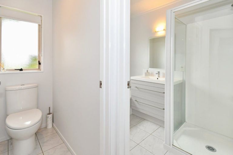 Photo of property in 25c Youngs Road, Papakura, 2110