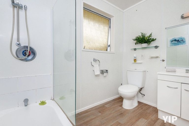 Photo of property in 65 Gloaming Hill, Titahi Bay, Porirua, 5022