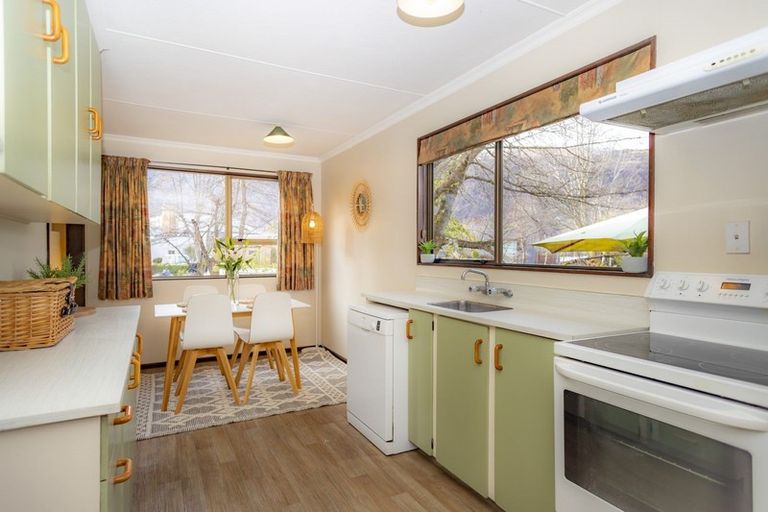 Photo of property in 58 Adamson Drive, Arrowtown, 9302