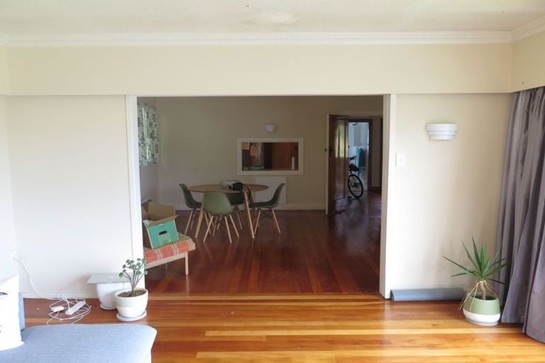Photo of property in 28 Melbourne Road, Island Bay, Wellington, 6023
