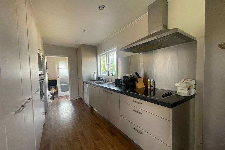 Photo of property in 31 Durham Street, Te Atatu Peninsula, Auckland, 0610