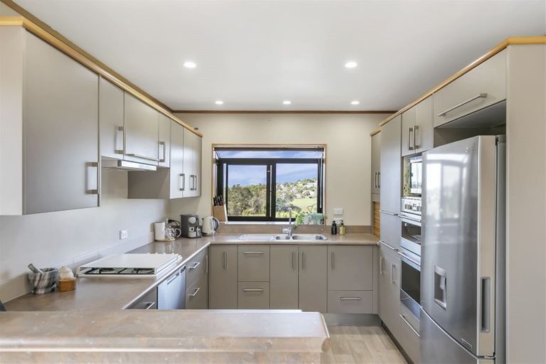 Photo of property in 14 Rifleman Rise, Unsworth Heights, Auckland, 0632