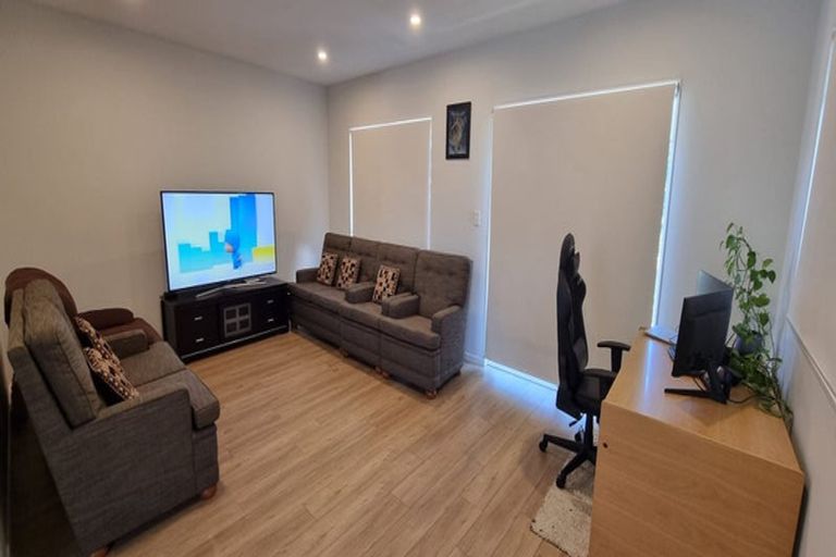 Photo of property in 19 Kaimai Avenue, Massey, Auckland, 0614