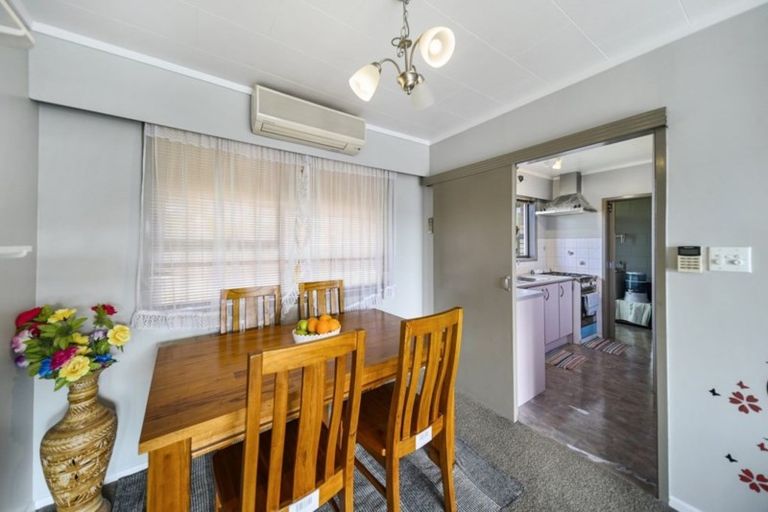 Photo of property in 2/1 Susanne Place, Pakuranga, Auckland, 2010