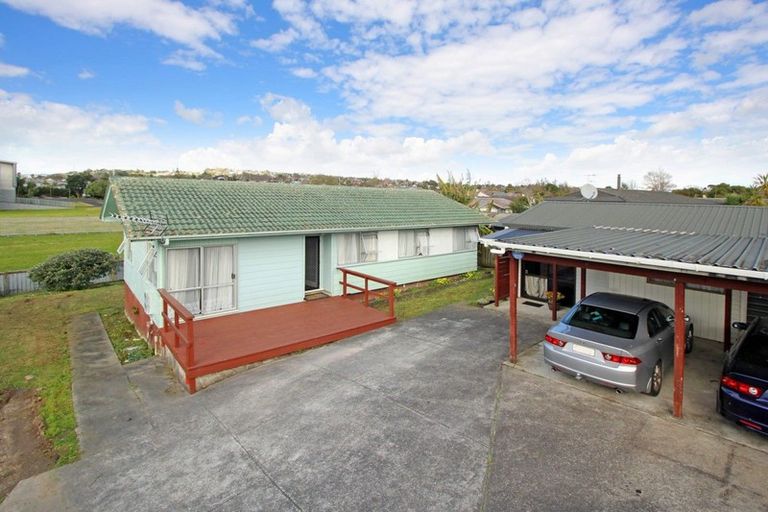 Photo of property in 24 Vetori Place, Clover Park, Auckland, 2023