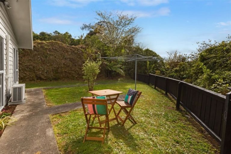 Photo of property in 5 Julia Place, Tawa, Wellington, 5028