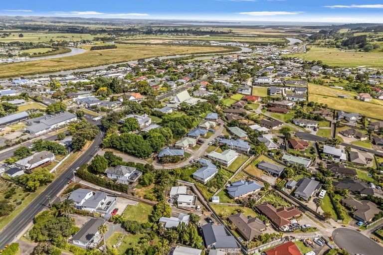 Photo of property in 6 Rautawhiri Road, Helensville, 0800