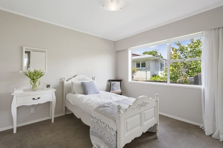 Photo of property in 6a Reydon Place, Cockle Bay, Auckland, 2014