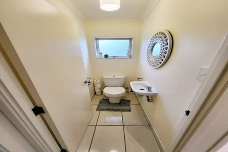 Photo of property in 2/18a Sherwood Avenue, Te Atatu South, Auckland, 0610