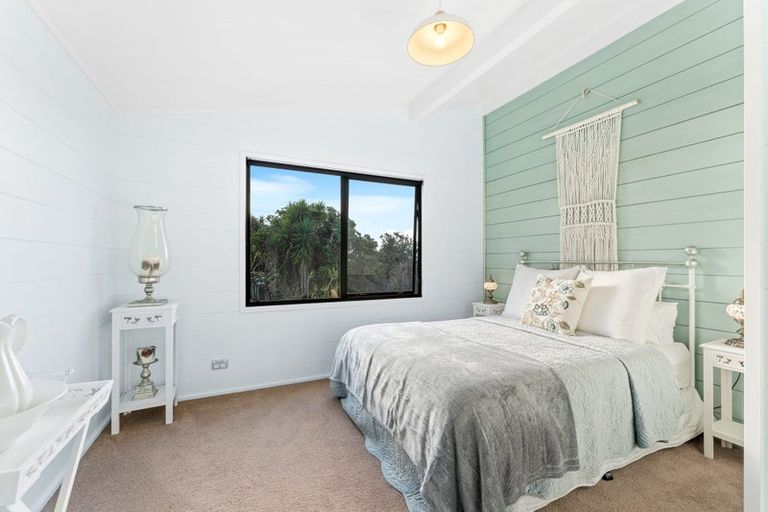 Photo of property in 84 Brick Bay Drive, Sandspit, Warkworth, 0982