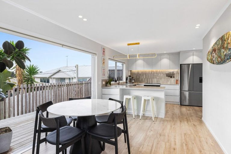 Photo of property in 2/28 Bay Street, Red Beach, 0932