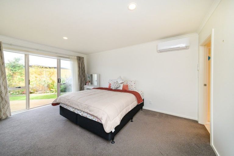 Photo of property in 98 Rosalie Terrace, Kelvin Grove, Palmerston North, 4414