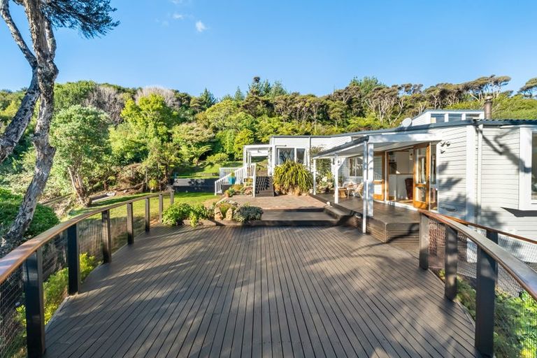 Photo of property in 92 Paekakariki Hill Road, Pauatahanui, Porirua, 5381