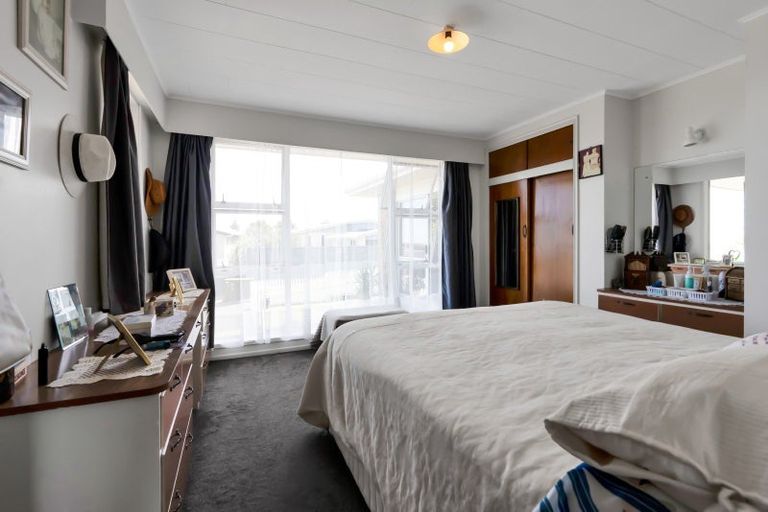 Photo of property in 16 Darwin Crescent, Spotswood, New Plymouth, 4310