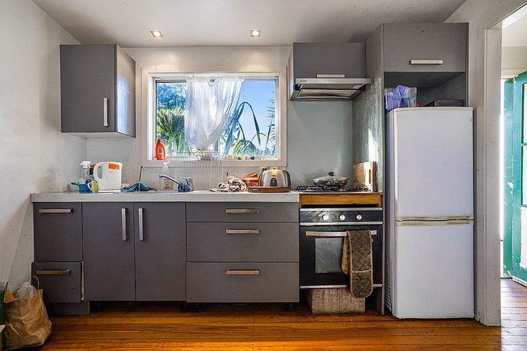 Photo of property in 3/176 Henderson Valley Road, Henderson, Auckland, 0612