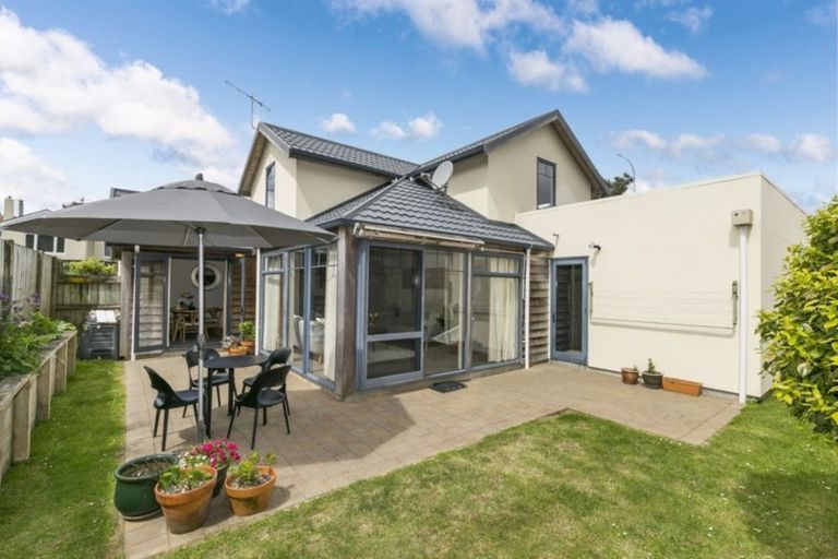 Photo of property in 2 Samuel Parnell Road, Karori, Wellington, 6012