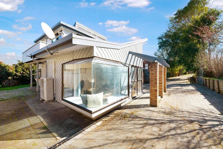 Photo of property in 1/6 Glucina Avenue, West Harbour, Auckland, 0618