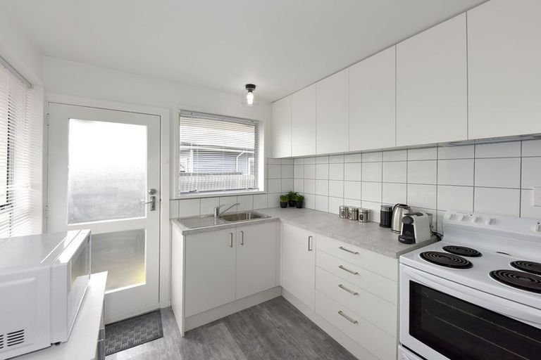 Photo of property in 2/8 Bowen Street, Upper Riccarton, Christchurch, 8041