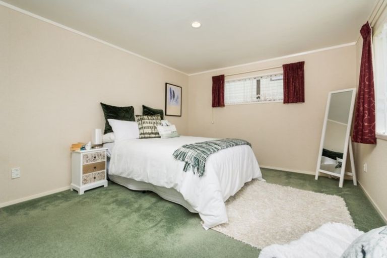 Photo of property in 2/40 Toroa Street, Torbay, Auckland, 0630
